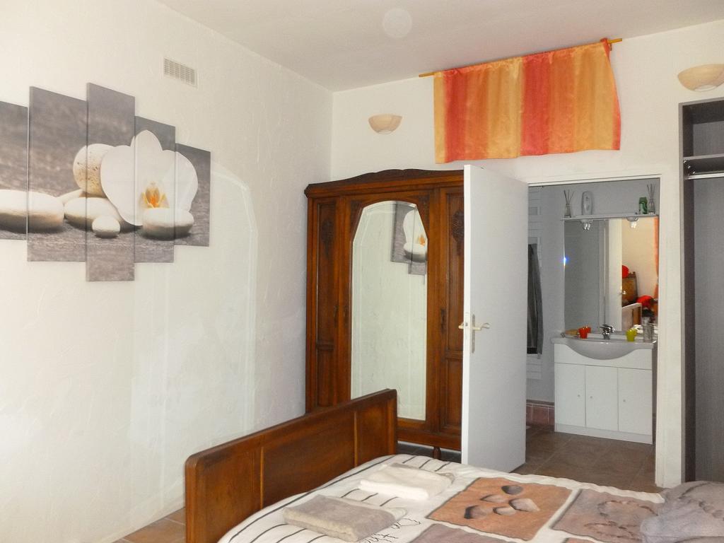 Les Croisees Bed and Breakfast Castillon-du-Gard Εξωτερικό φωτογραφία